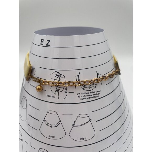 Vintage Soft Yellow Velvet Cameo Choker Adorned With Elegant Victorian Profile P - Picture 4 of 6